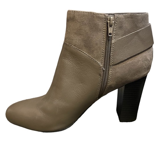 BAR III NIMBLE GREY LEATHER SUEDE ANKLE ZIP BUCKLE BLOCK HEEL BOOTIE - Picture 3 of 9